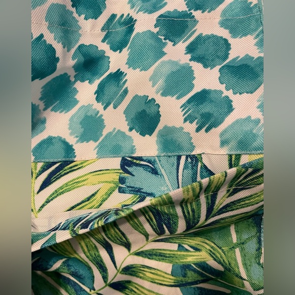 ISAAC MIZRAHI Reversible Water Repellent Picnic Blanket with Matching Tote - Picture 6 of 9